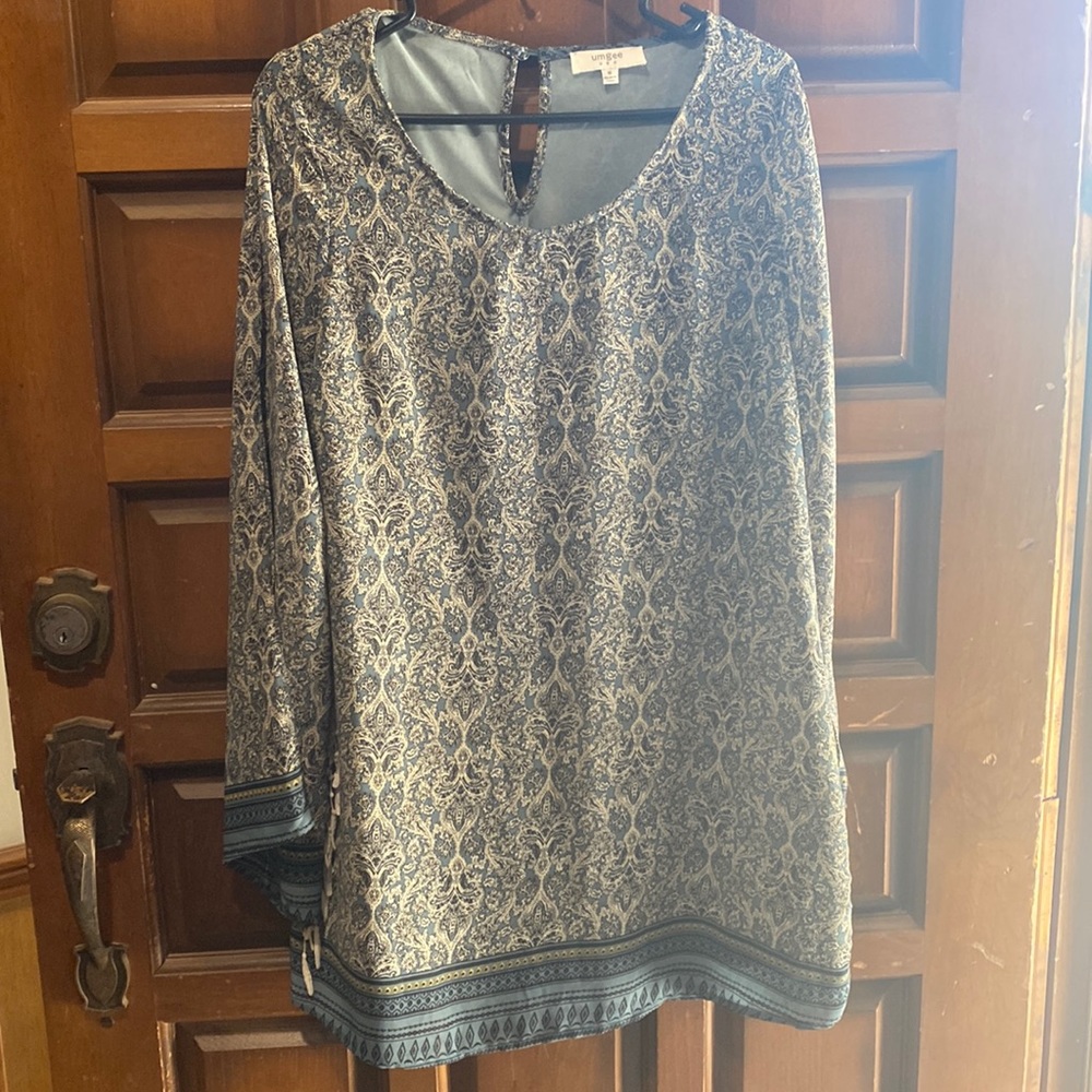 Umgee brand dress with flowy sleeves and fringe